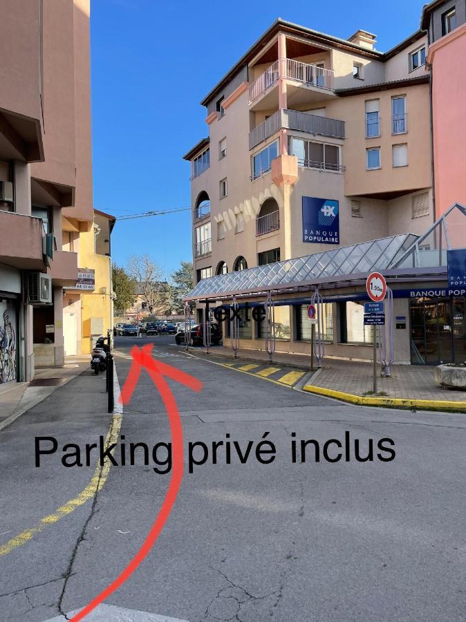 Appartamento T2 Plein Centre Au 1Er Etage Avec Parking Prive Millau Esterno foto