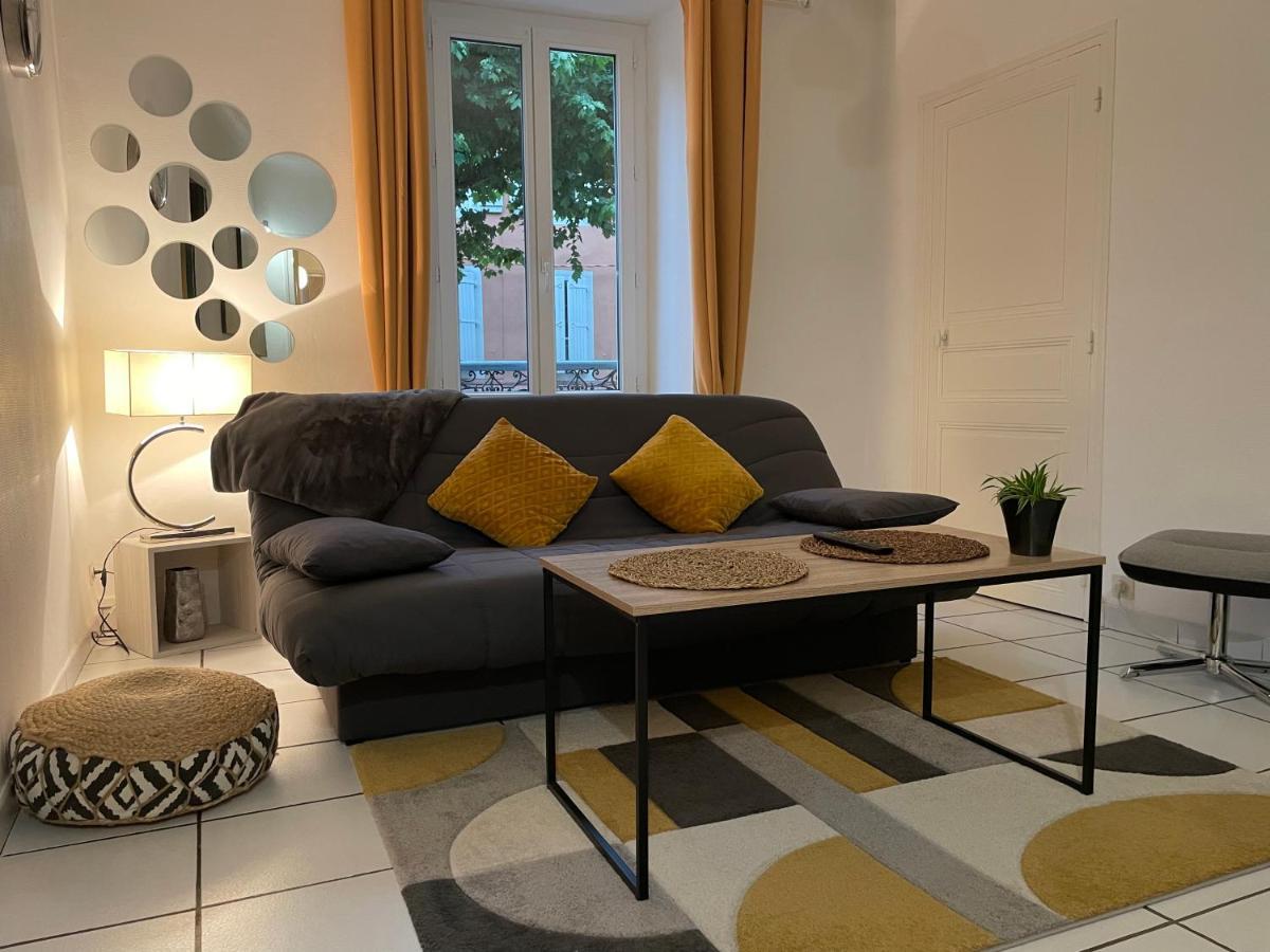 Appartamento T2 Plein Centre Au 1Er Etage Avec Parking Prive Millau Esterno foto