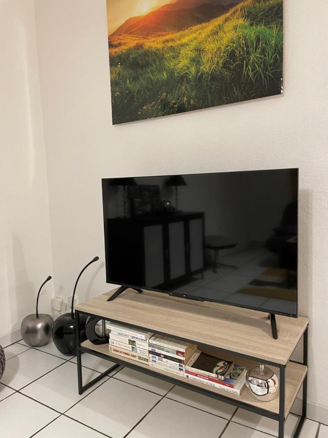 Appartamento T2 Plein Centre Au 1Er Etage Avec Parking Prive Millau Esterno foto