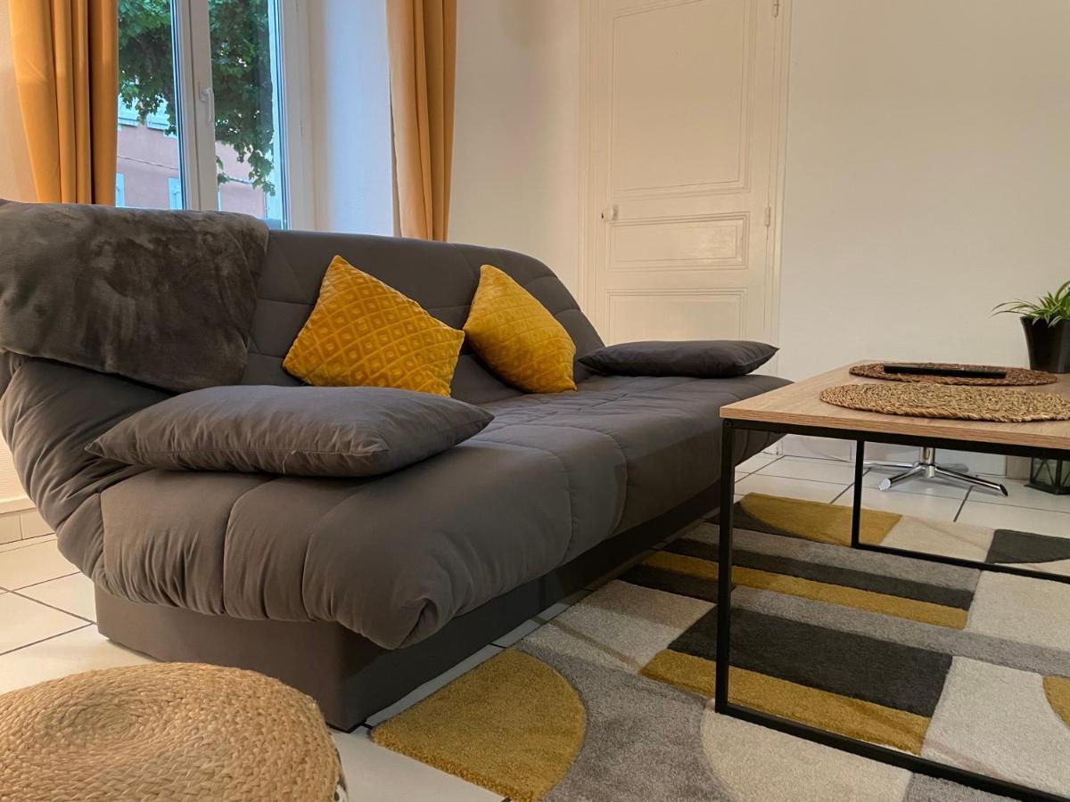 Appartamento T2 Plein Centre Au 1Er Etage Avec Parking Prive Millau Esterno foto