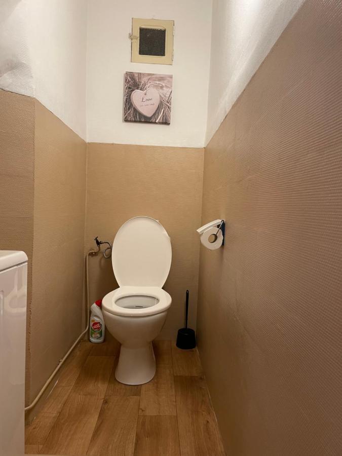 Appartamento T2 Plein Centre Au 1Er Etage Avec Parking Prive Millau Esterno foto
