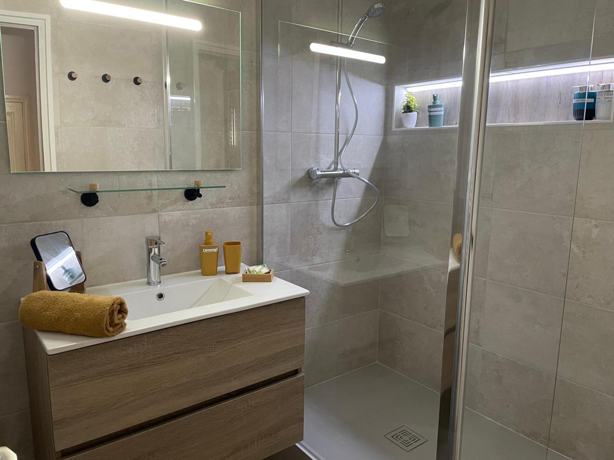 Appartamento T2 Plein Centre Au 1Er Etage Avec Parking Prive Millau Esterno foto