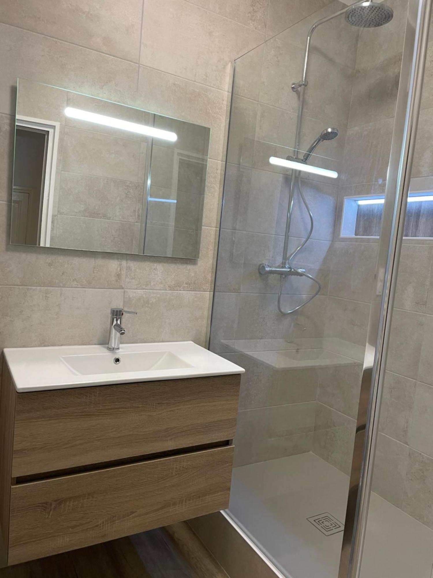 Appartamento T2 Plein Centre Au 1Er Etage Avec Parking Prive Millau Esterno foto